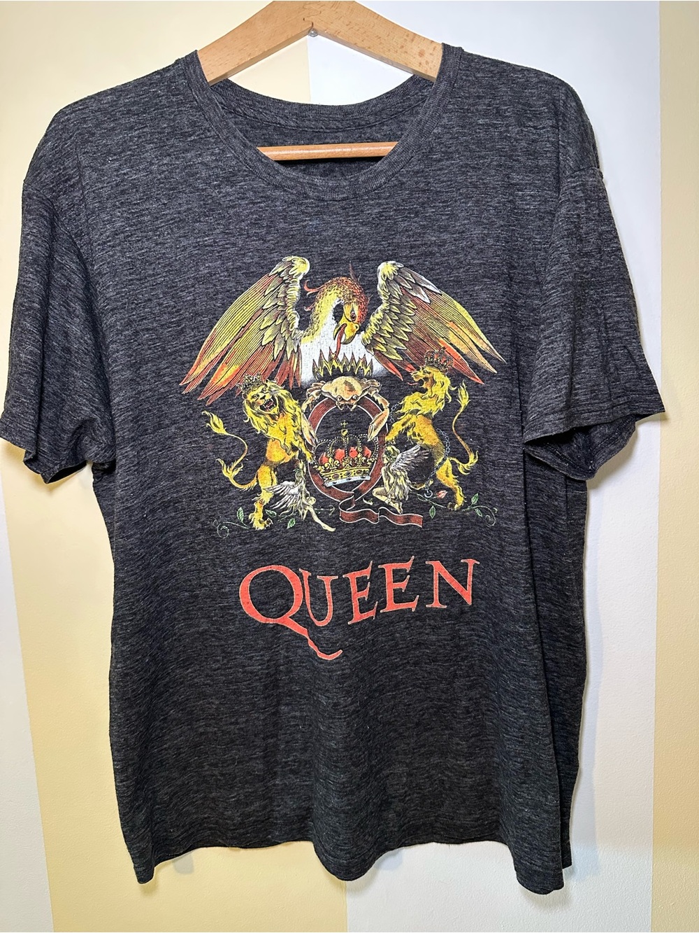 Queen Band Royal Crest Graphic T-Shirt Charcoal Heather Grey Fits XL